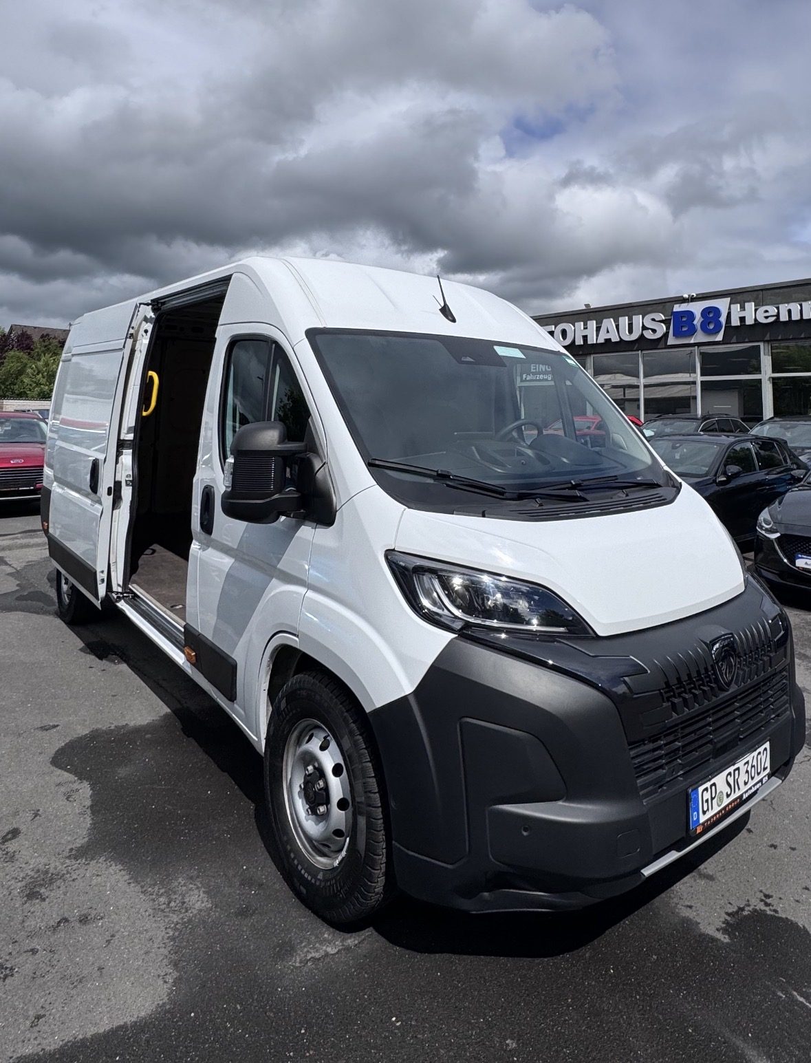 Peugeot Boxer Kastenwagen mieten in Göppingen — weiß mit Hochdach