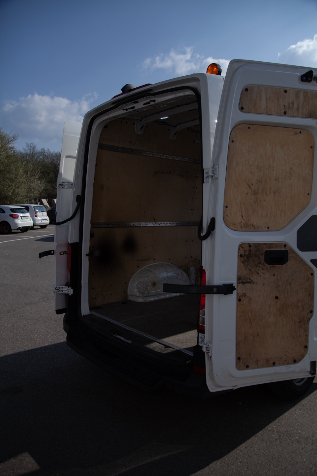 VW Crafter Laderaum Seitlich