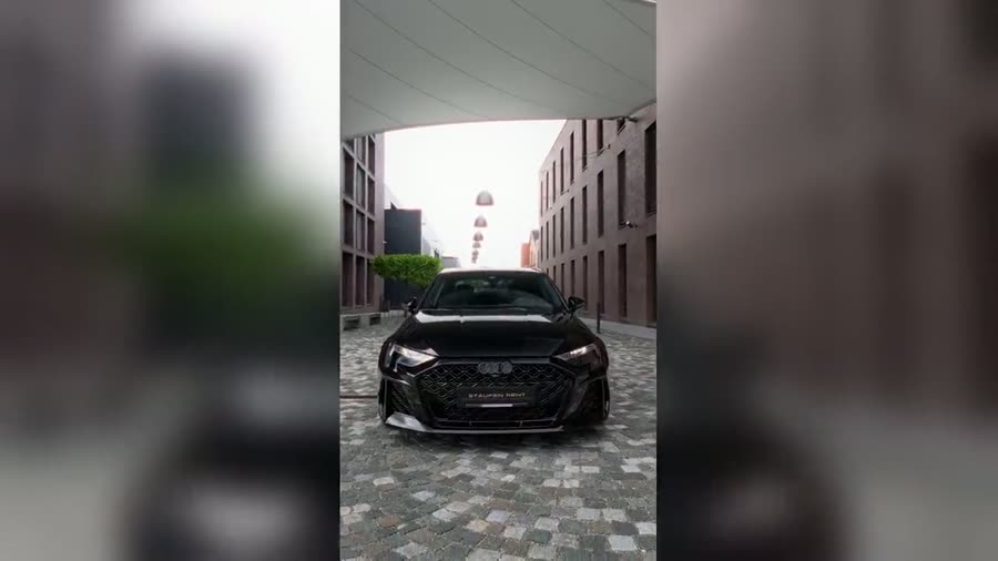 Audi RS3 von StaufenRent fährt los